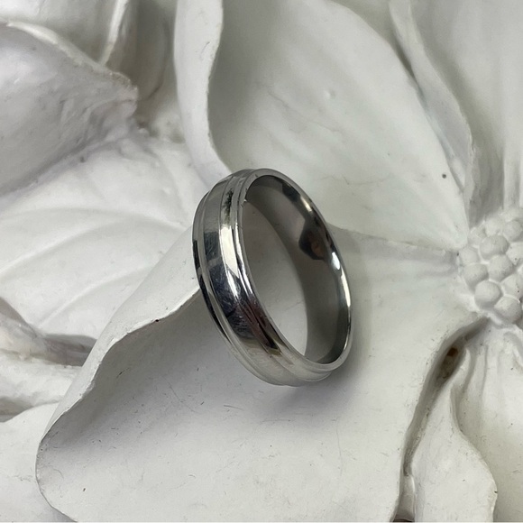 Mens Silver Band Ring - Picture 8 of 9